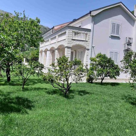 Hotel Queen Teuta Risan Exterior foto